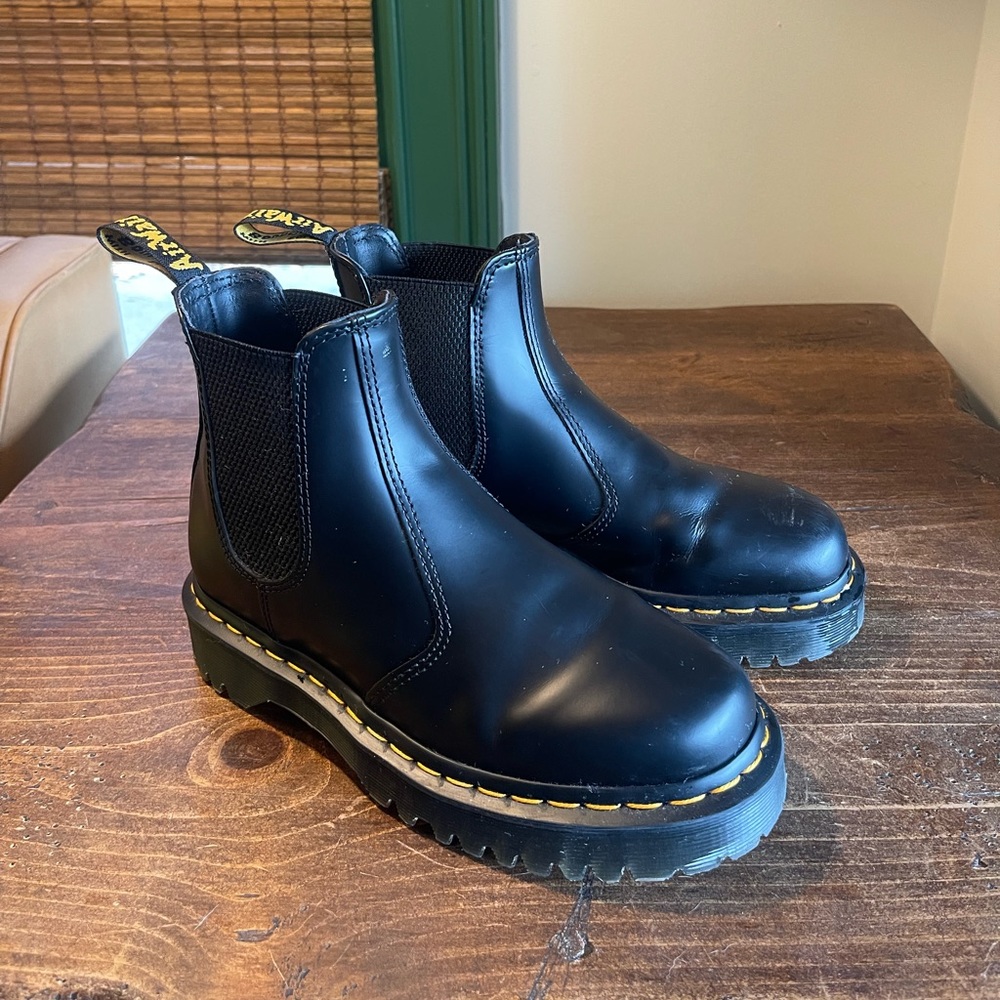 LIKE NEW Doc Martens 2976 Bex Chelsea Boots